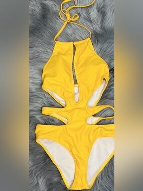 Yellow Monokini / Cut-out One-Piece Swimsuit